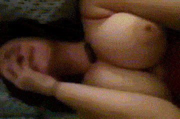 Сисястая жена сладко кончает во время секса